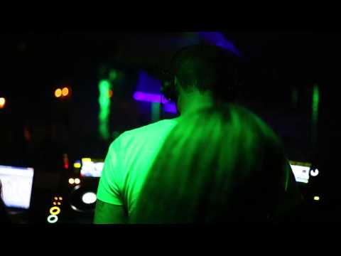 USTMTV – Sneijder Live @ Sullivan Room NYC 08-30-13 – Bullet In The Gun ( Adam Ellis Remix )