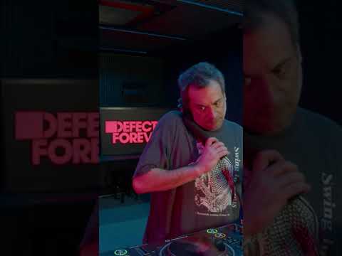 DJ Gregory delivering a Best House & Club masterclass in the Defected Basement! 🔥