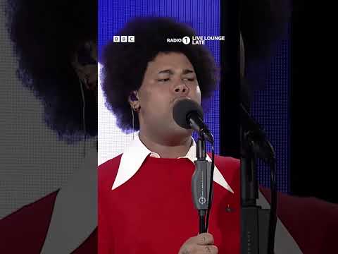 ‘Catching Bodies’ in the Live Lounge 😌 @sekoumusic #LiveLoungeLate #Sekou #LiveLounge