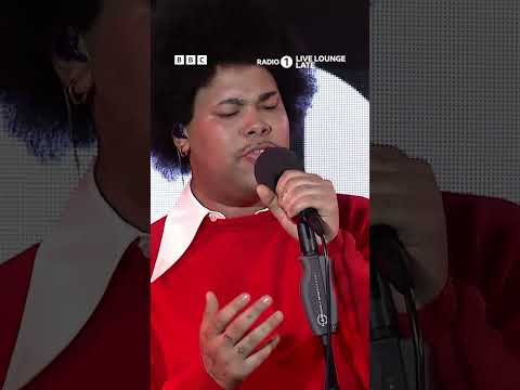 the soul in this @justinbieber cover 👏 @sekoumusic #Yukon #Sekou #LiveLoungeLate #LiveLounge