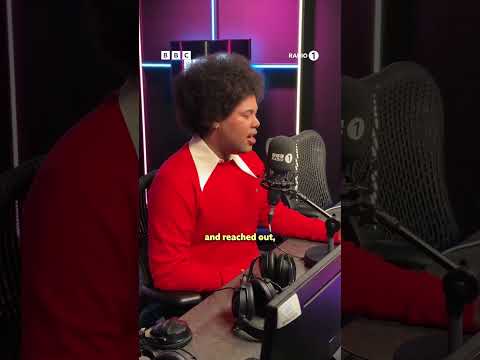 a full circle moment for @sekoumusic and @justinbieber ✨ #LiveLoungeLate #JackSaunders