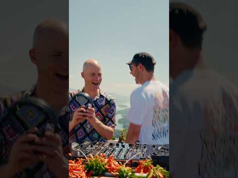 The feeling of debuting new progressive house from @DuranteMusic in the beautiful Vietnam 🎧