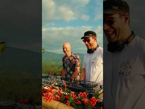 This is ‘Screen’, the shimmering new collaboration from Calcou, Jody Wisternoff and James Grant ✨