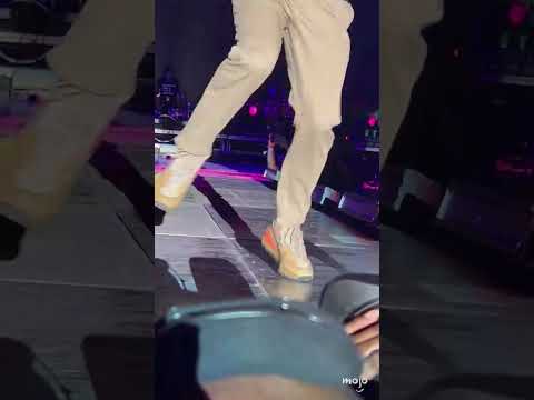 Justin Timberlake Sobriety Test vs Dancing on Tour