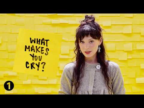 I answer random sticky note questions – Holly Humberstone