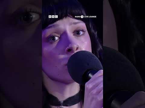 Holly Humberstone Covers ‘Coming Up Roses’ | #livelounge #bbcradio1 #harrystyles
