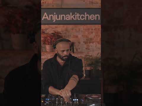 Delivering a brilliant @Bjork bootleg from the Anjunakitchen: our friend @BraxtonDJ 🔥🔥 #dj