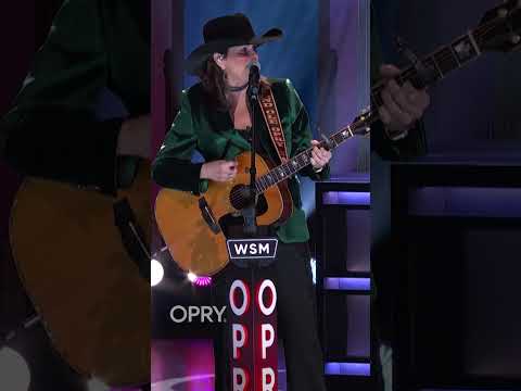 We’ll always say yes to Terri Clark bringing us back to the ‘90s with “Poor, Poor Pitiful Me” 👏