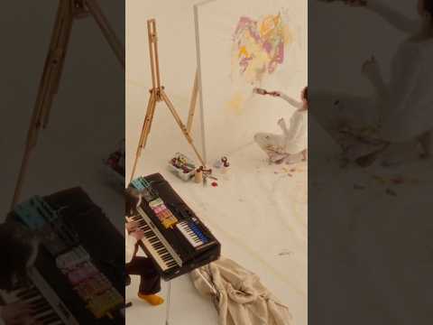 Melodic music meets the canvas on @leavinglaurel‘s new audiovisual performance 🎨 #electronicmusic
