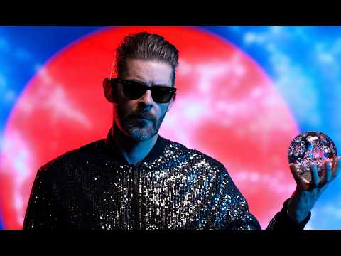 NewRetroWave TV  – (Synthwave / Retrowave) – Michael Oakley Takeover!
