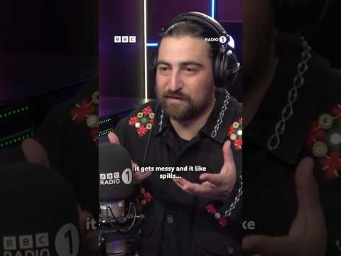 Noah Kahan is confused by urinals 😂 #noahkahan #music #funny #radio1