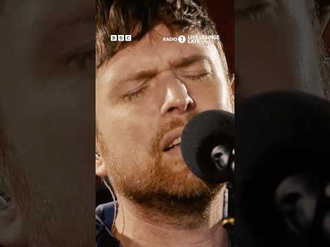 James Blake covers The Verve’s ‘The Drugs Don’t Work’ #jamesblake #theverve #livelounge #radio1