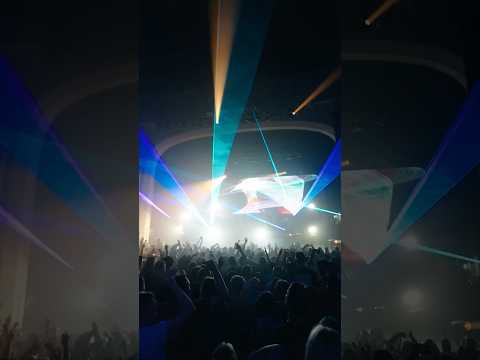 Live from our hometown show at O2 Academy, Brixton: ‘When I Look In Your Eyes’ with Justine Suissa❤️