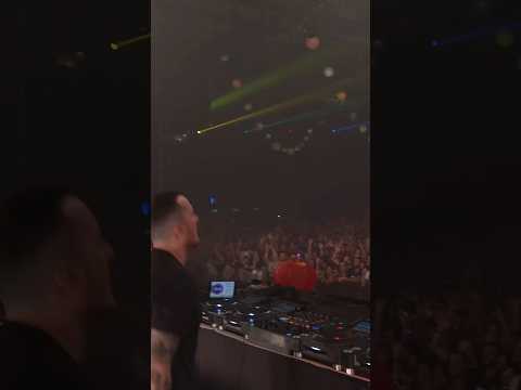 An Andrew Bayer classic, this is ‘Nobody Told Me’, as heard in Hong Kong at #ABGT300 🔥
