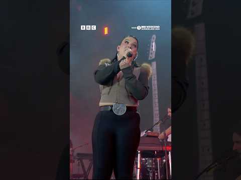 messy will always be that girl ✨Lola Young at #radio1 #bigweekend 2026