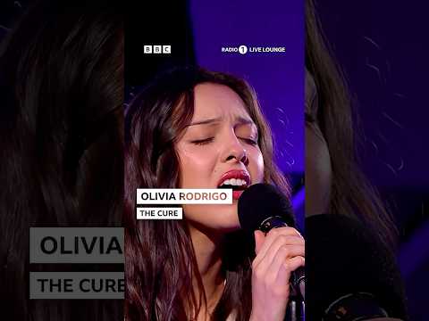 @OliviaRodrigo performs ‘the cure’ in the live lounge 💖
