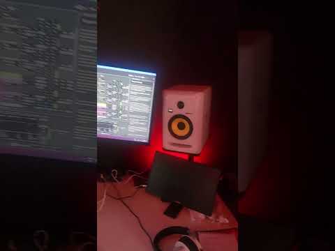 hey @deadmau5 you suck bruh #salidapd #alexh #abby #edm #melodichouse #progressivehouse #discordance