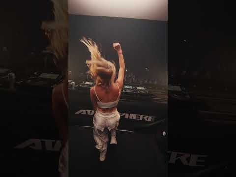 A surreal moment when Novah had the whole crowd dancing in sync at Atmosphere
