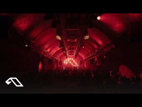 ANUQRAM & Anfulage – Sonderwave (Above & Beyond: Anjunabeats Volume 17 Live from London)