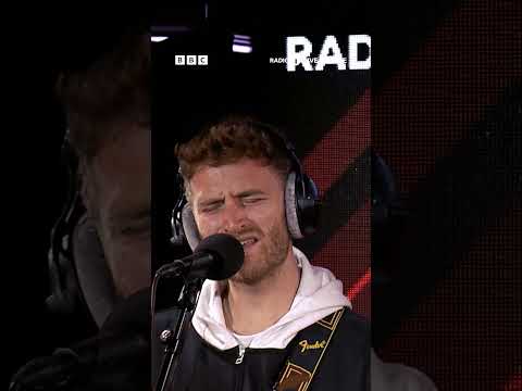 Tom Misch performs ‘Goldie’ in the Live Lounge 🙌