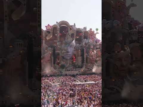 Who’s ready to jump to the sound of Bassjackers? Watch live at tomorrowland.com