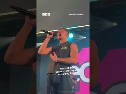 obsessed with december 10 performing ‘run my way’ at #ReadingFestival 🥰