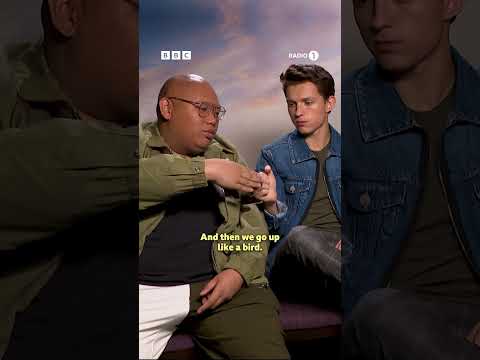 Spiderman’s Ned and Peter handshake tutorial – wait for Zendaya’s reaction! 🤣 🤝