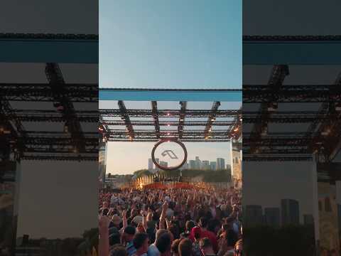 A duo we can’t get enough of. This is @Dosem b2b @HANAtruly at Anjunadeep Open Air London ❤️