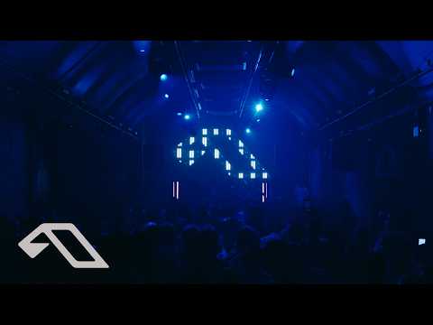 mor•a•mor & MYRNE – Blood Runs Blue (ANUQRAM Remix) | Above & Beyond Volume 17 Live