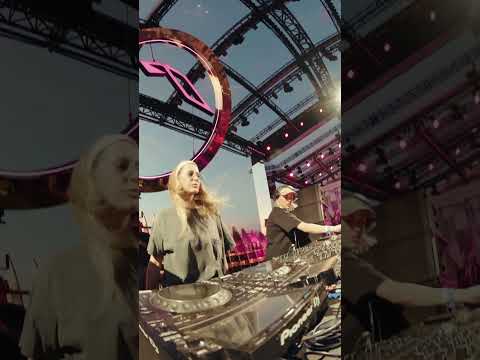A spectacular sunset set from @eliandfur, streaming now on our channel 💕 #electronicmusic #djset